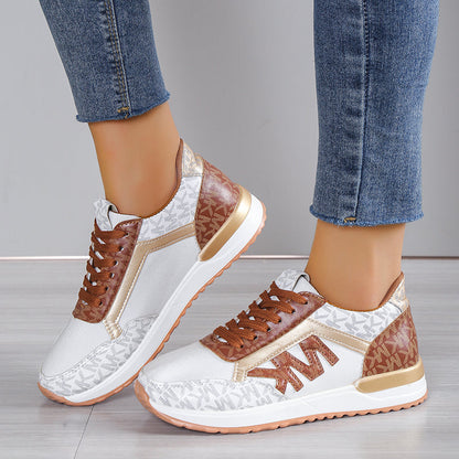 Nera - Sneakers med sikker snørelukning og polstret sål