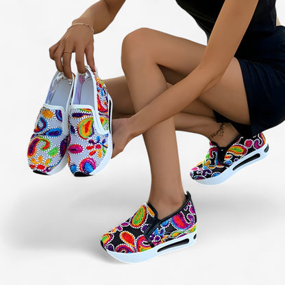 Amanda - Slip-on sneakers med kileformet sål &