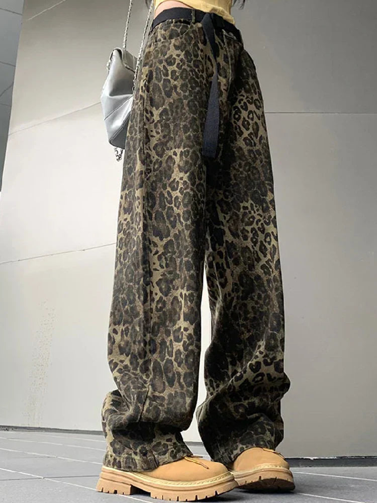 Dame Jeans med Leopardsprint og Brede Ben