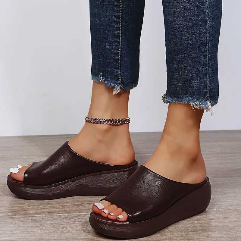 Lisa – Minimalistiske slip-on sandaler med åben tå