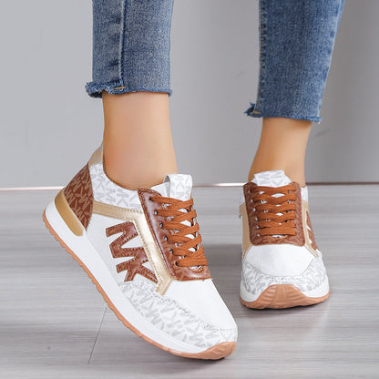 Nera - Sneakers med sikker snørelukning og polstret sål