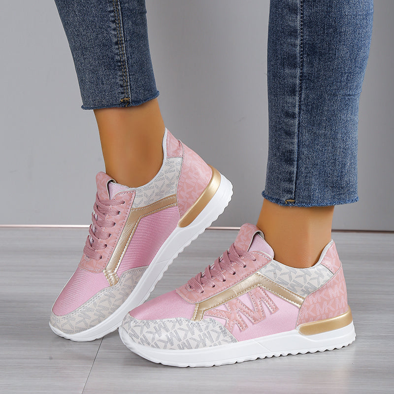 Nera - Sneakers med sikker snørelukning og polstret sål