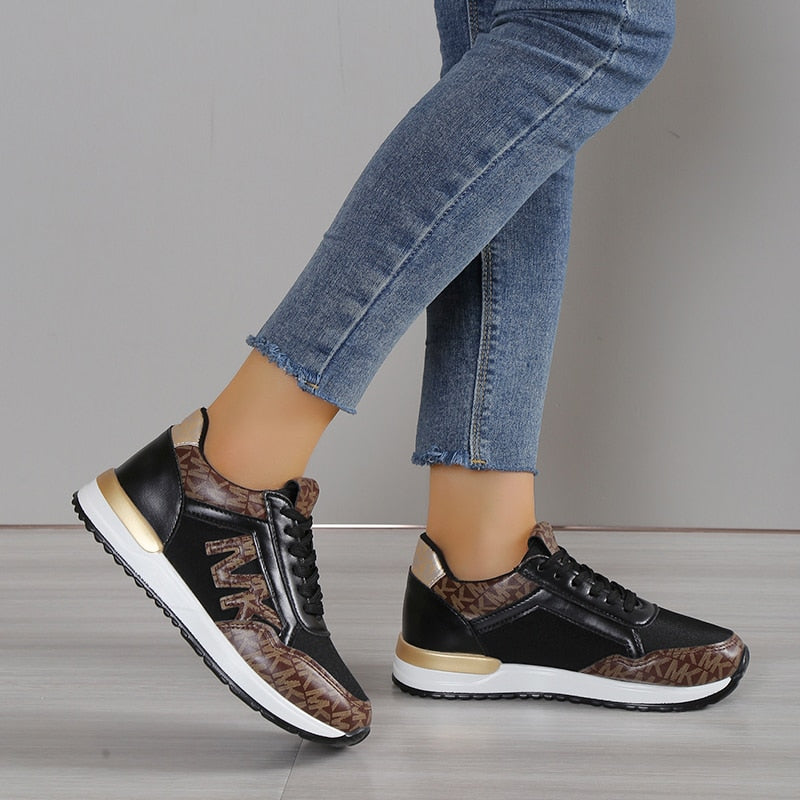 Nera - Sneakers med sikker snørelukning og polstret sål
