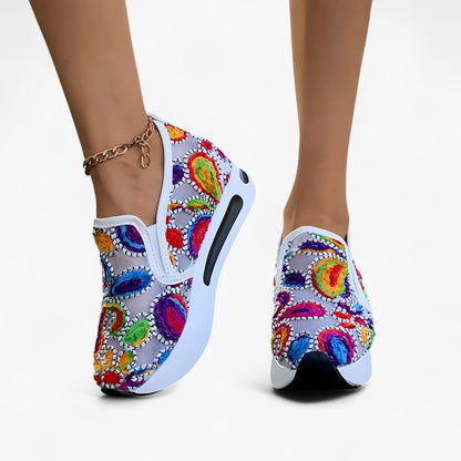 Amanda - Slip-on sneakers med kileformet sål &