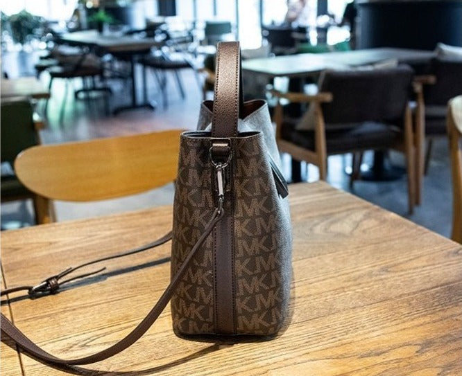 EleganceElite - Opulent skuldertaske til kvinder i
