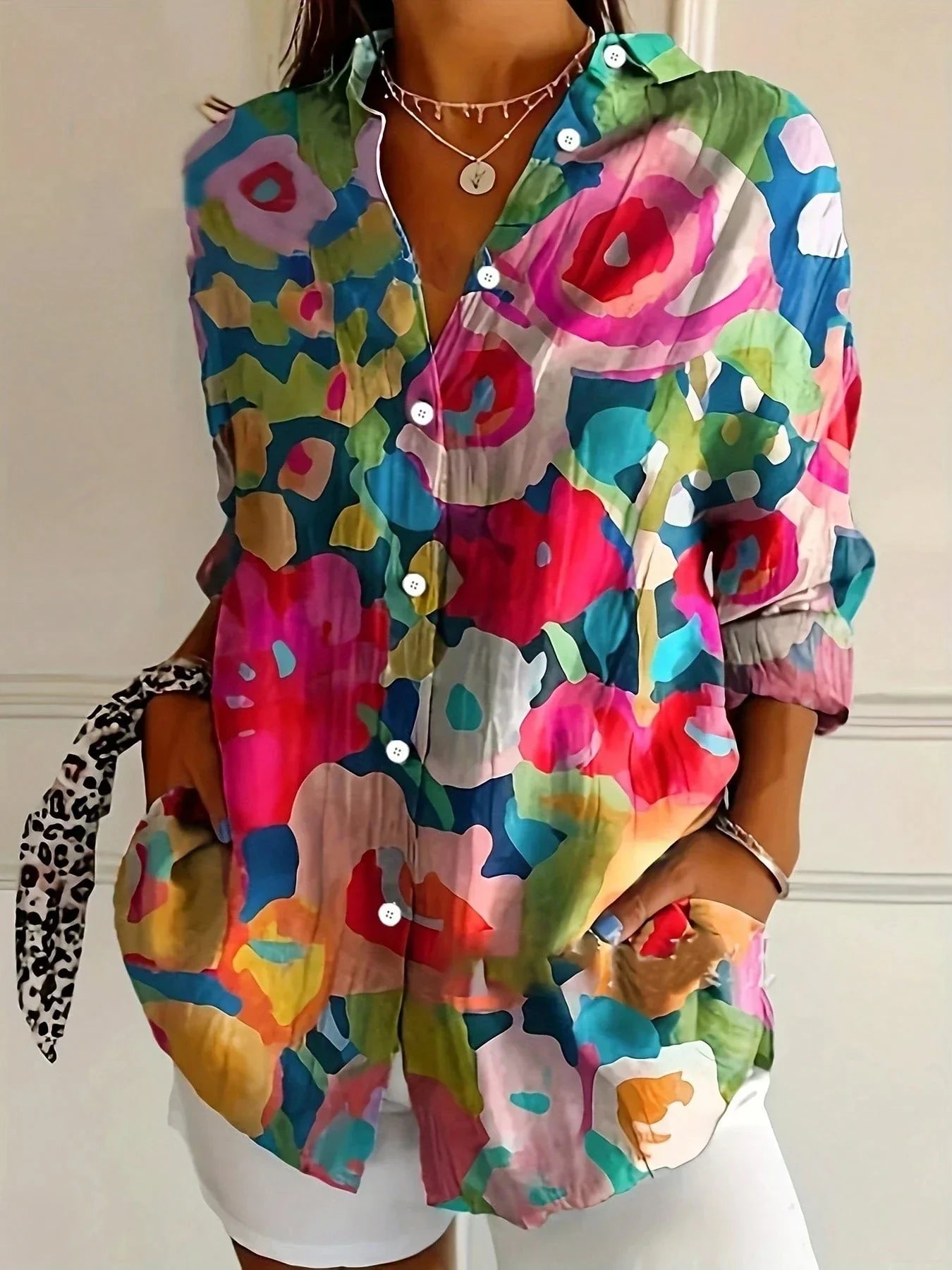 Ragnhild | Farverig bluse med legende og frisk print