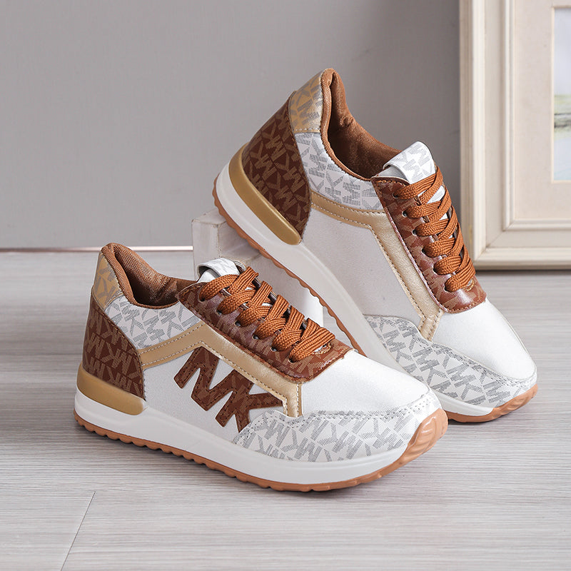 Nera - Sneakers med sikker snørelukning og polstret sål