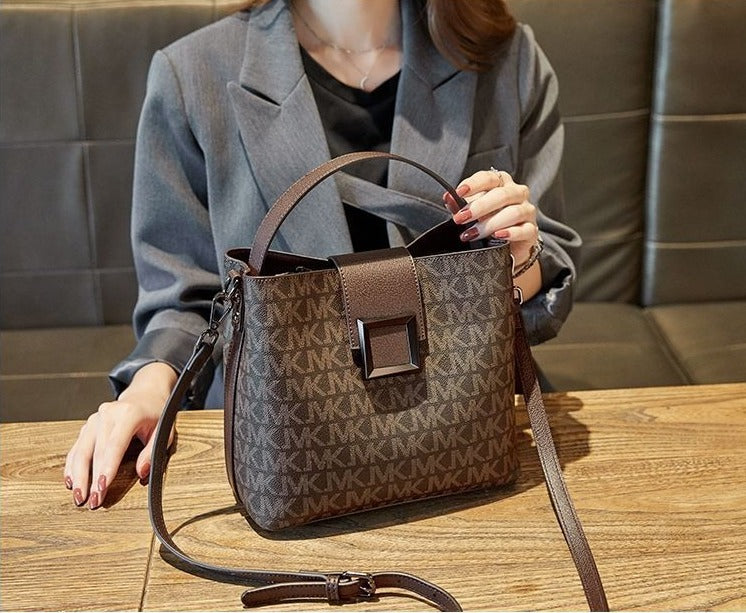EleganceElite - Opulent skuldertaske til kvinder i