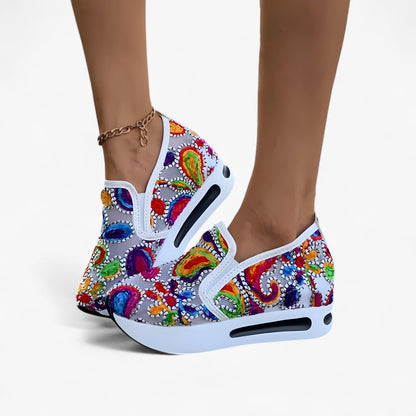 Amanda - Slip-on sneakers med kileformet sål &