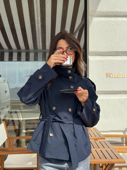 Runa | Tailleret Trenchcoat med Vandafvisende Overflade