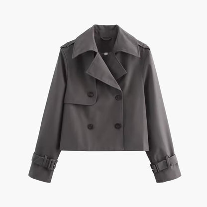 Yrsa | Cropped Trenchcoat med Bred Revers og Dobbelt Knaplukning