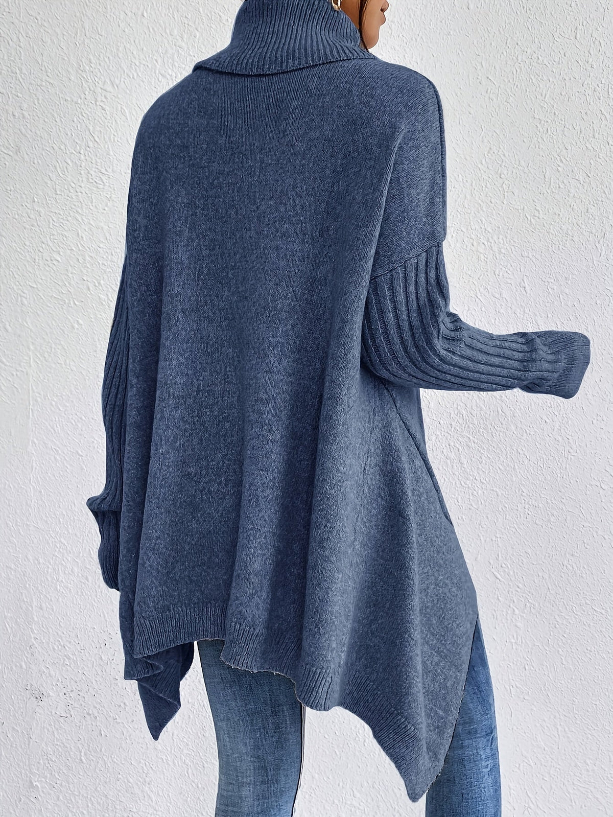 Line | Trøje med Varm Col, Ribdetaljer & High-Low Søm