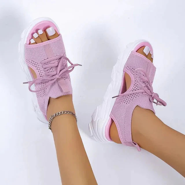 Ava åndbare sandaler med sikker ankelrem og kilehætte