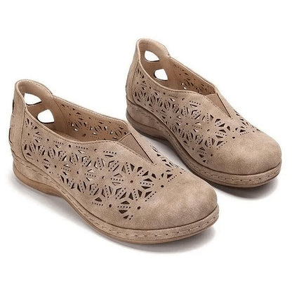 Chloe – Slip-on sko med åben tå og elegante udskæringer