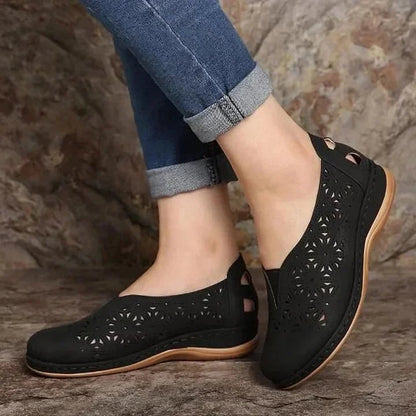 Chloe – Slip-on sko med åben tå og elegante udskæringer