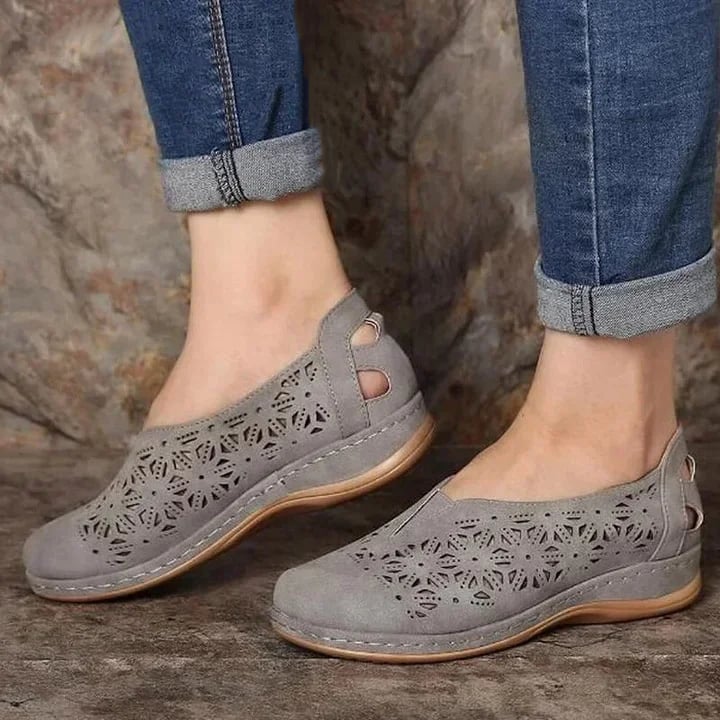 Chloe – Slip-on sko med åben tå og elegante udskæringer