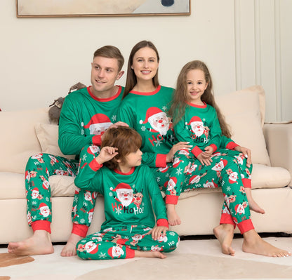 Holly | Julepyjamas med rensdyrprint og røde manchetter til familien