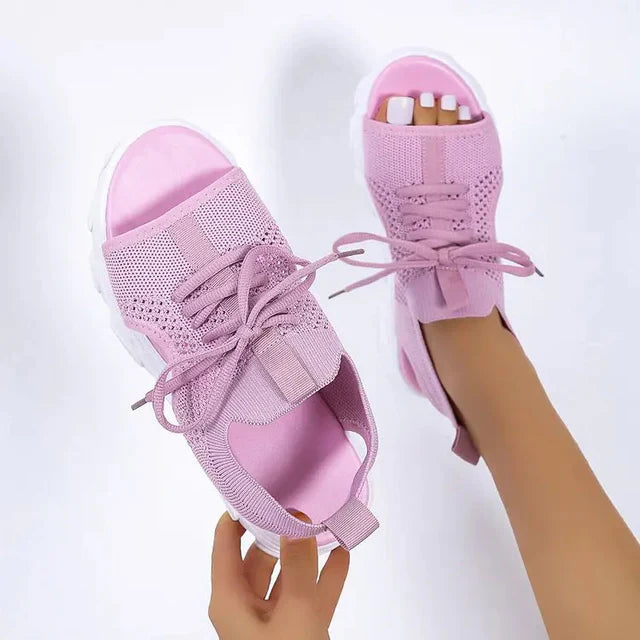 Ava åndbare sandaler med sikker ankelrem og kilehætte