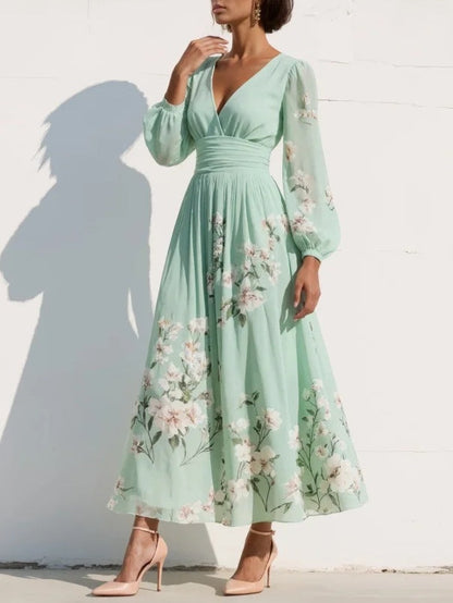 Camilla | Blomstret midi kjole med lange ærmer og plisseret nederdel