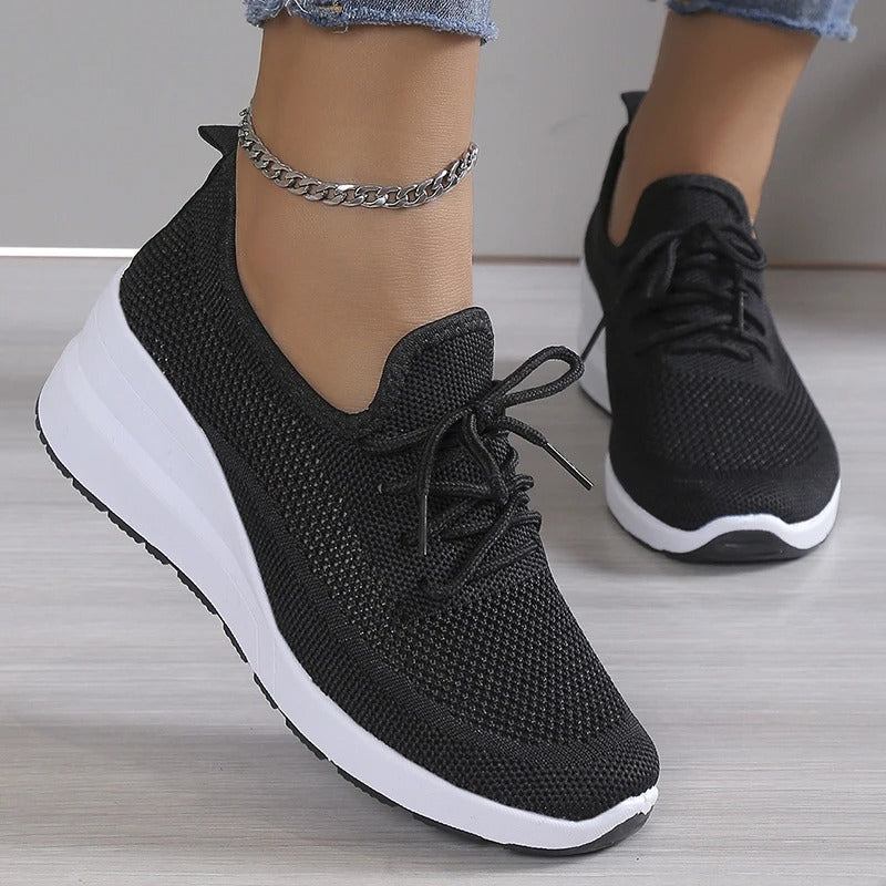 Luna - Behagelige skridsikre sneakers med snørebånd