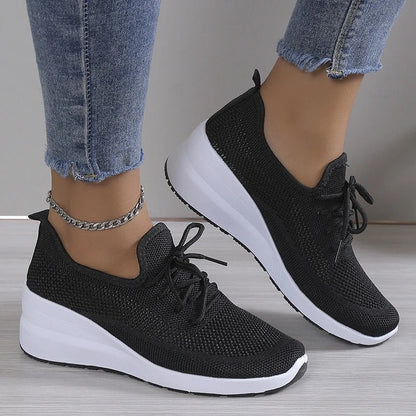 Luna - Behagelige skridsikre sneakers med snørebånd