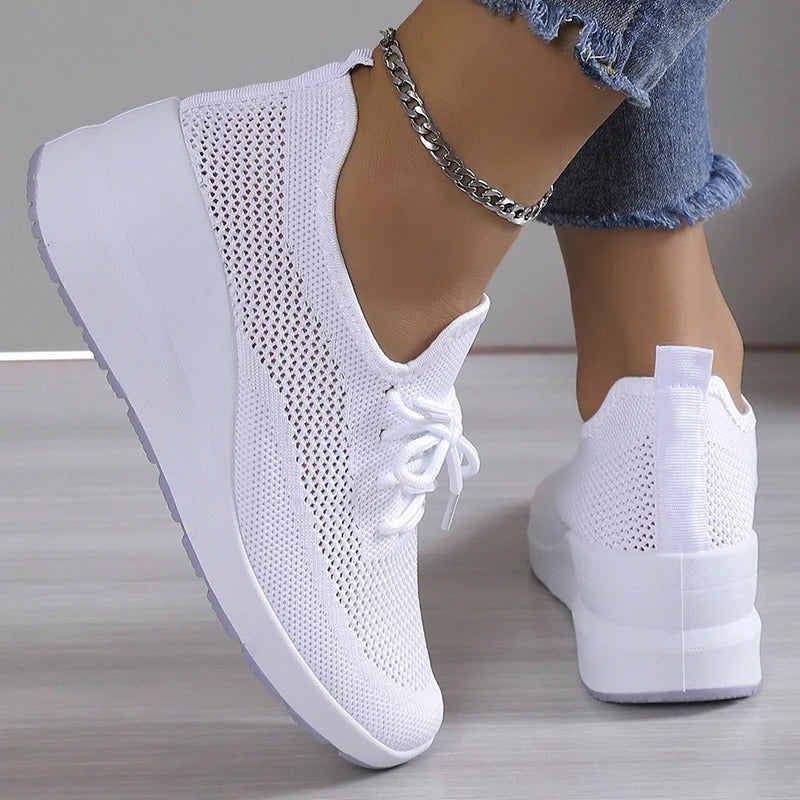 Luna - Behagelige skridsikre sneakers med snørebånd