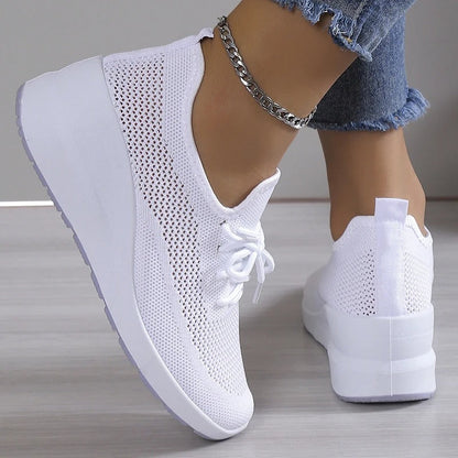 Luna - Behagelige skridsikre sneakers med snørebånd