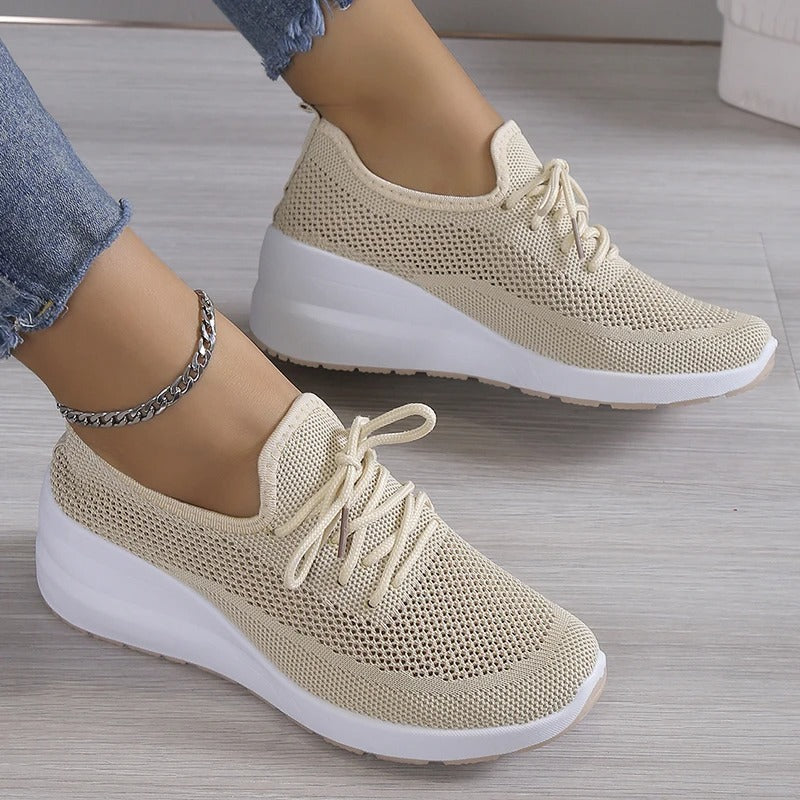 Luna - Behagelige skridsikre sneakers med snørebånd