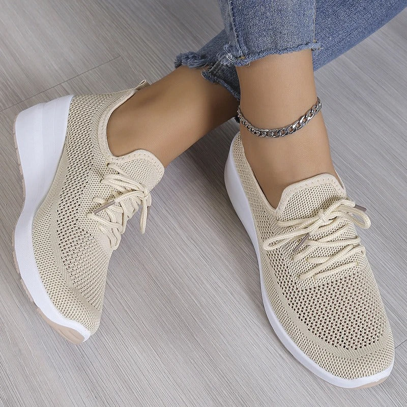 Luna - Behagelige skridsikre sneakers med snørebånd