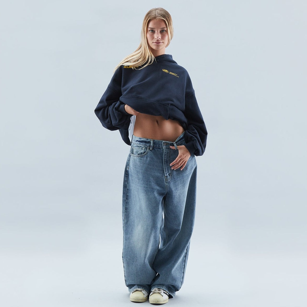 Liv | Oversized hoodie med kapuchon, snoretræk og kængurulommer