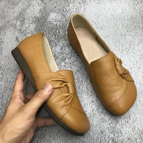 Yamina - Stilfulde slip-on sko med knude detalje og lav