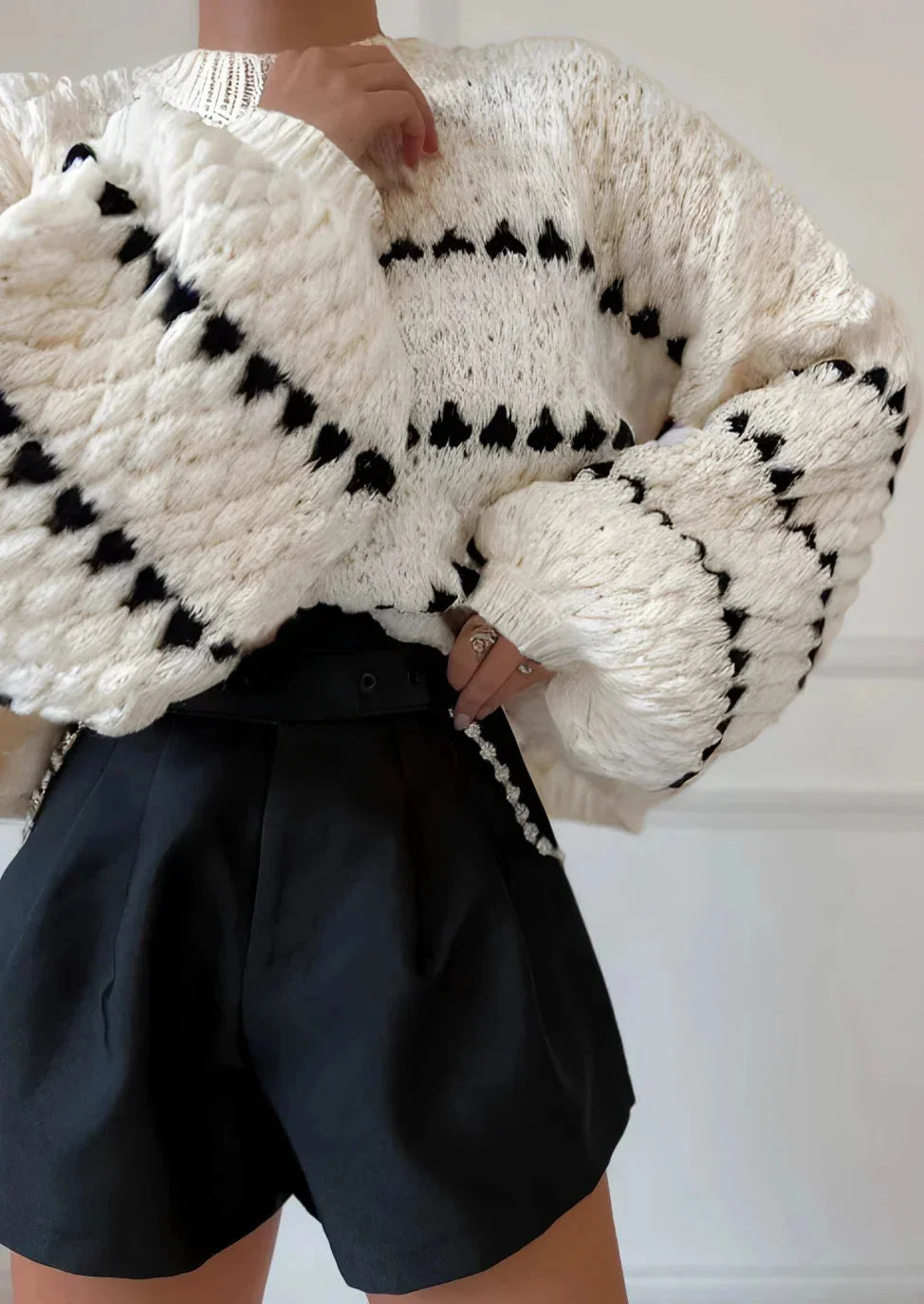 Maja | Blød Struktureret Strikbluse Med Geometrisk Print