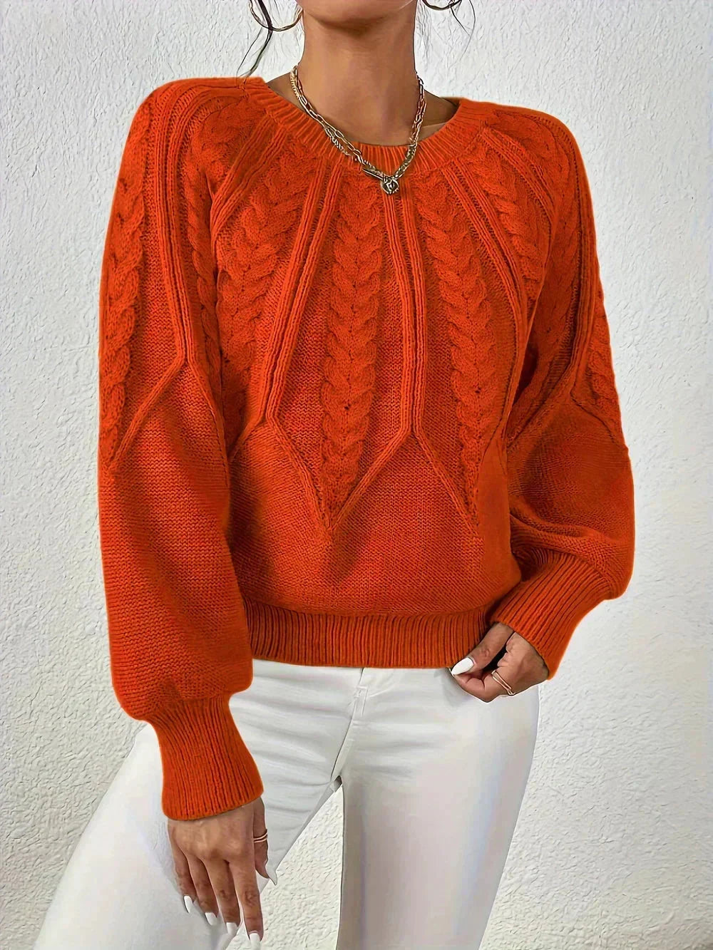 Caroline | Blød Kabelstrikket Sweater Med Lange Ærmer Til Efterår