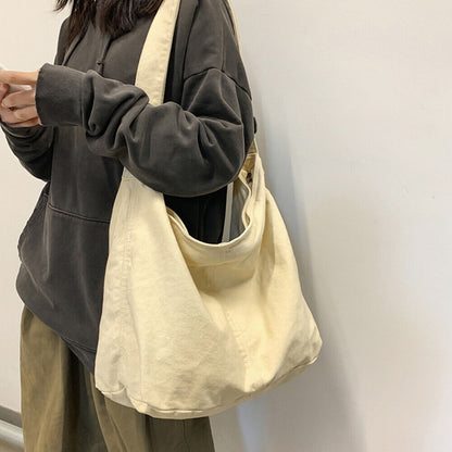 Ragna | Stor skuldertaske i kanvas med minimalistisk design
