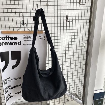Ragna | Stor skuldertaske i kanvas med minimalistisk design