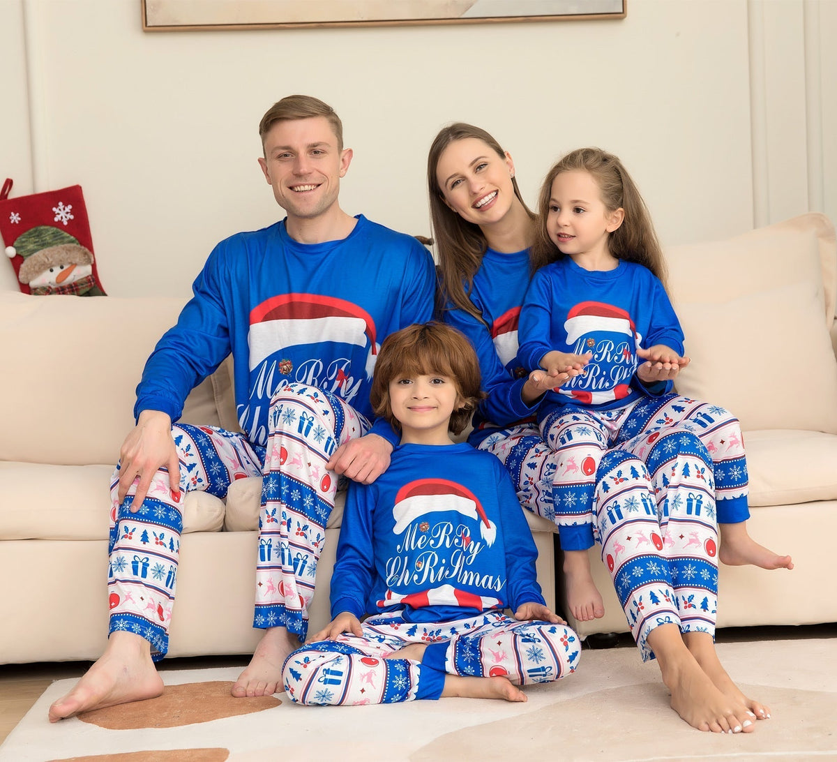 Rudolf | Julepyjamas med nissehuetryk og stribede bukser