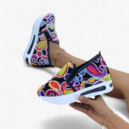 Amanda - Slip-on sneakers med kileformet sål &