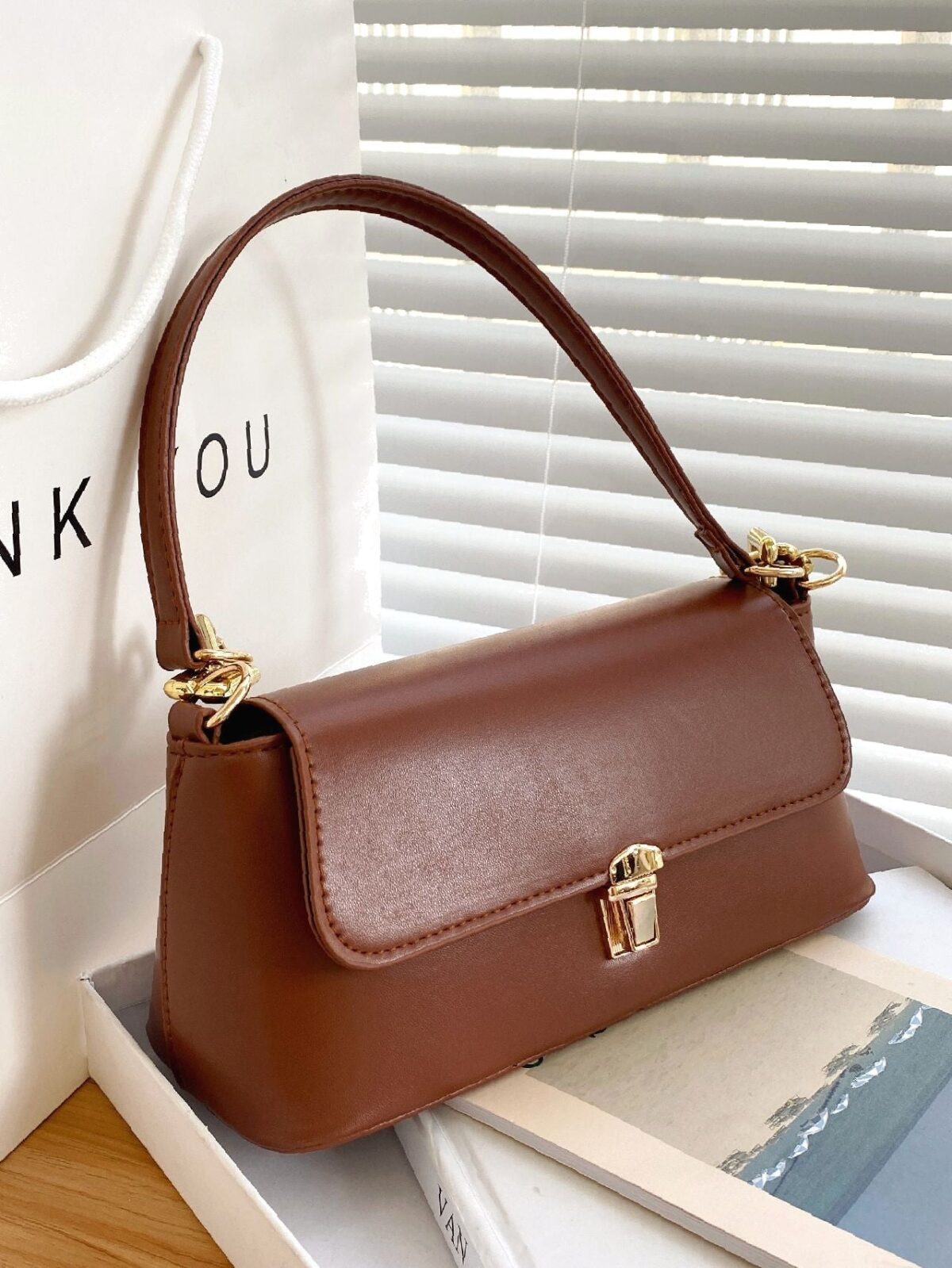 Cressida - Vintage skuldertaske med gyldne detaljer