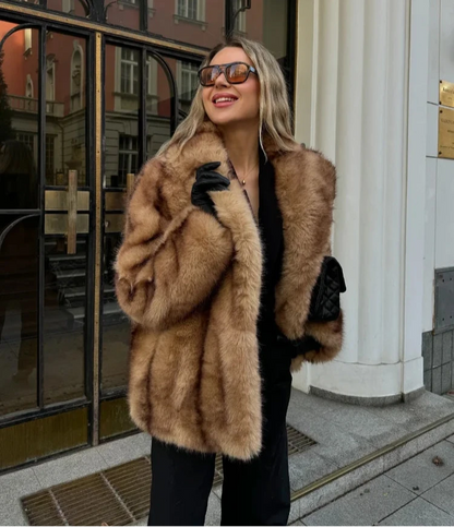 Katrine | Luksuriøs brun oversized kunstpels frakke til kolde dage
