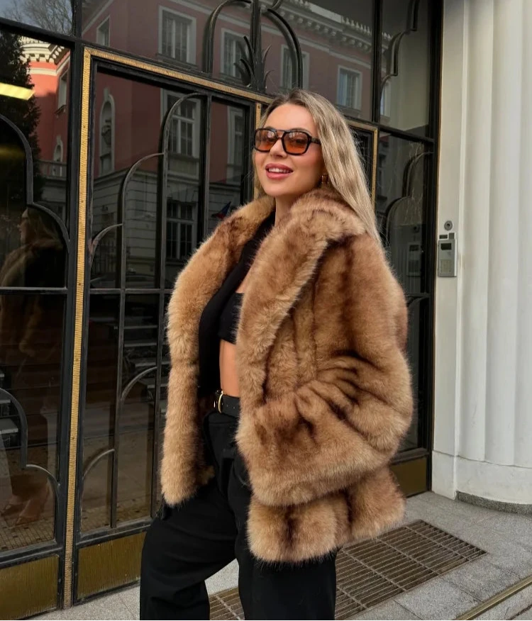 Katrine | Luksuriøs brun oversized kunstpels frakke til kolde dage