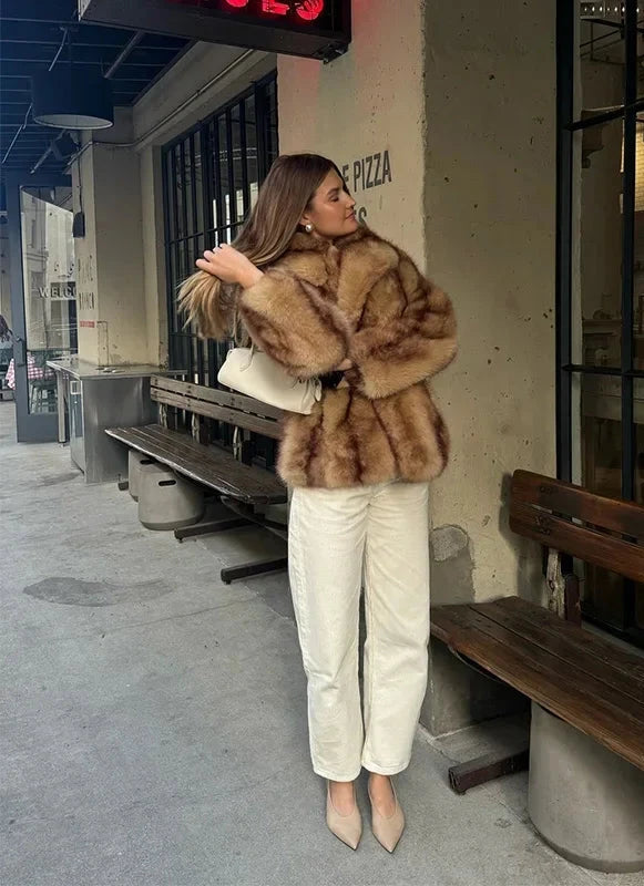 Katrine | Luksuriøs brun oversized kunstpels frakke til kolde dage