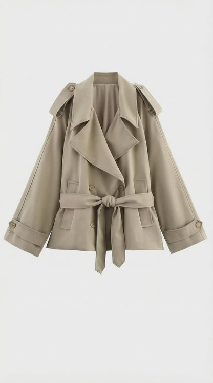 Dagny | Klassisk kort khaki trenchcoat med bindebælte til kvinder