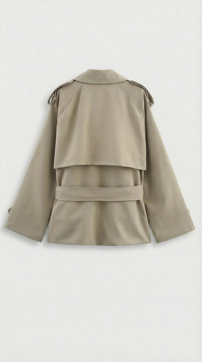 Dagny | Klassisk kort khaki trenchcoat med bindebælte til kvinder